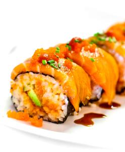 4 Pieces Sushi, Spicy Salmon Roll - Medium