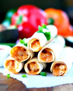 4 taquitos (136 g) Grandes Seasoned Chicken Taquitos