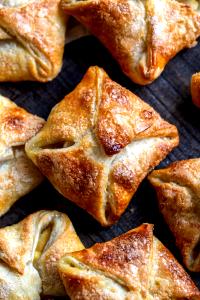 4 turnovers Organic Apple Turnovers