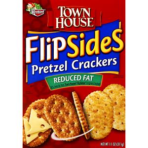 5 crackers (14 g) Town House Flipsides Pretzel Crackers Reduced Fat