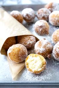 5 donut holes (58 g) Sugared Donut Holes