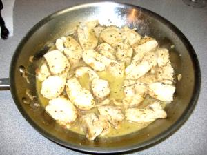 5 Oz Chicken Breast Medallions İn White Wine & Garlic Sauce