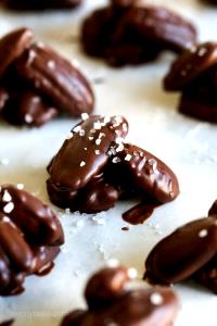 5 pieces (32 g) Dark Chocolate Nut Clusters