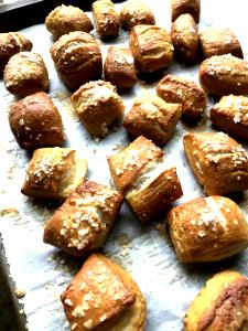 5 pieces (9 g) Soft Pretzel Nuggetz