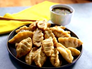 5 pot stickers Chicken Pot Stickers