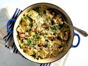 5 ravioli with sauce Pesto Cheese Ravioli with Chicken & Walnuts