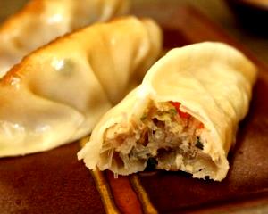 6 dumplings (155 g) Basil Chicken Dumplings with Nam Pla