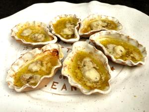 6 Medium Farmed Eastern Oyster (Cooked, Dry Heat)