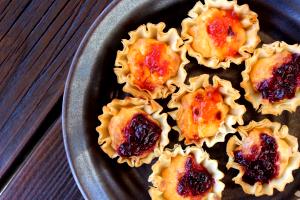 6 pieces (82 g) Brie Tartlets