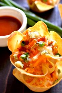 6 pieces with 1 tbsp sauce (107 g) Chicken Wonton Bites with Sauce