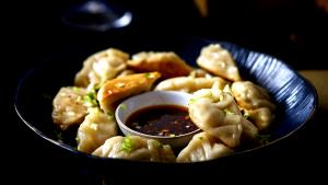6 pieces with 1 tbsp sauce (120 g) Chicken Gyoza