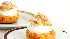 6 puffs (83.4 g) Cream Puffs