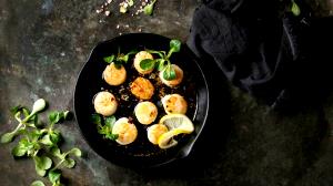 6 scallops (113 g) Scallops