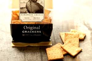 7 crackers (30 g) Flagship Cheese Crackers
