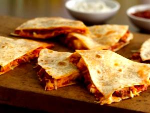 7.5 oz (211 g) Chicken Quesidilla