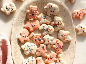 8 cookies (31 g) Frosted Animal Cookies