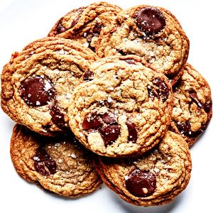 8 cookies Toffee Chocolate Chip Cookies