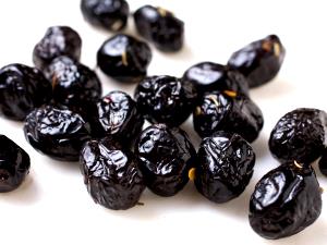 8 Olives Oil Cured Dry Black Olives