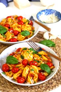 8 Oz Cheese Tortellini With Rappi & Sundried Tomato Pesto Sauce