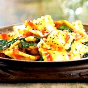 8 Oz Three Cheese Ravioli With Baby Spinach And Spicy Arrabbiata Sauce