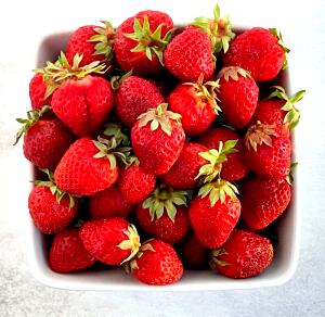 8 pieces (87 g) Whole Strawberries