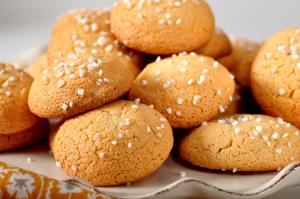 8 Pieces Amaretti Cookies