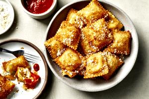 8 pieces Toasted Ravioli