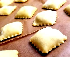 9 pieces Cheese Ravioli