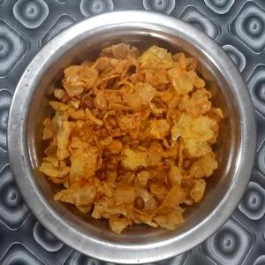 1/2 cup (30 g) Corn Chivda