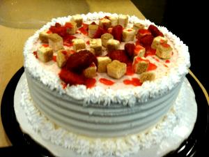 1/8 slice (308 g) 8 Strawberry CheeseQuake Blizzard Cake
