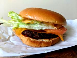 1 burger (243 g) Southwest Cheddar Cheeseburger