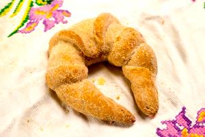 1 Cuerno Mexican Sweet Roll (Pan Dulce)