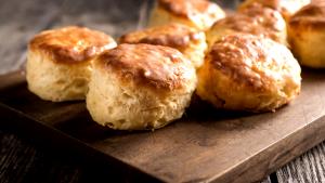 1 Large (2-1/2 Dia) Baking Powder or Buttermilk Biscuit (Refrigerated Dough or Home Recipe)