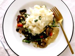 1 Large (3 To 4-1/4 Dia, Raw) Yields Mashed Potato made with Milk, Fat and Cheese (from Fresh)