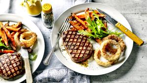 1 meal (370 g) Steak with Sweet Potato Fries