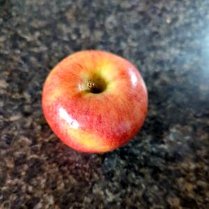1 Medium Apple