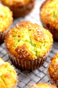 1 muffin Pistachio Muffin