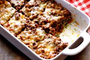1 Piece (1/6 8 Square, Approx 2-1/2 X 4) Lasagna with Meat and Spinach