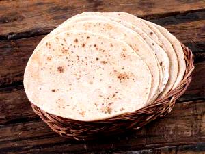 1 piece (43 g) Whole Wheat Roti