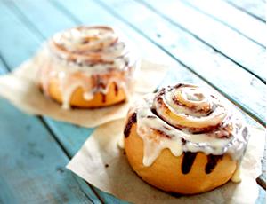 1 Roll Classic Cinnabon Cinnamon Roll