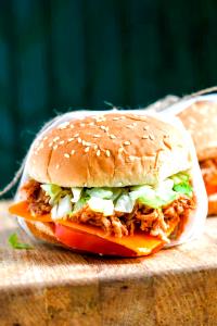 1 sandwich (170 g) Shredded Chicken Sandwich