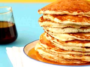 1 serving (164 g) Buttermilk Hotcake (No Topping)