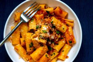 1 serving (236 ml) Rigatoni D