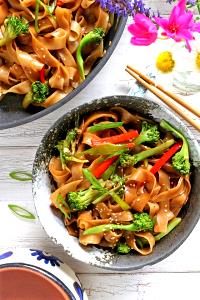 1 serving (8 oz) Vegetable Chow Fun