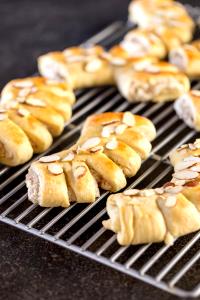 1 serving Almond Bear Claw