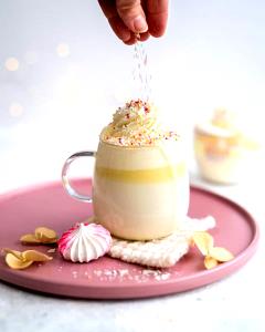 1 Serving White Hot Cocoa, Medium - Skim Milk