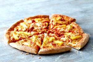 1 slice (153 g) Papa’s Favorite Original Crust Pizza (Large)