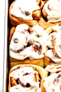 100 G Cinnamon Sweet Roll Dough (with Frosting, Baked)