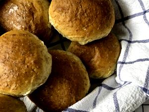 100 G Oat Bran Dinner Rolls