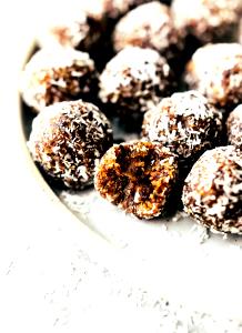 2 fruit balls (30 g) Bliss Bites